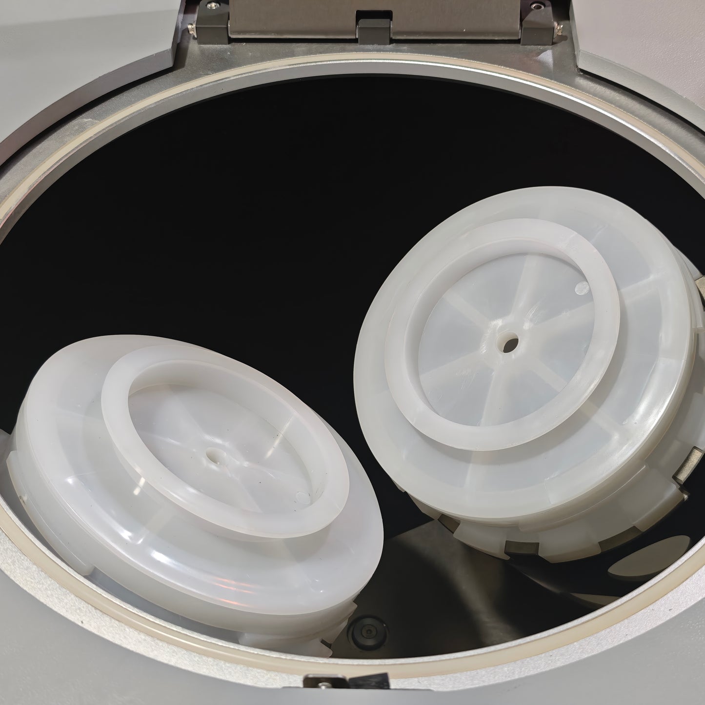 9L (2.4 gal) Planetary Centrifugal Mixer